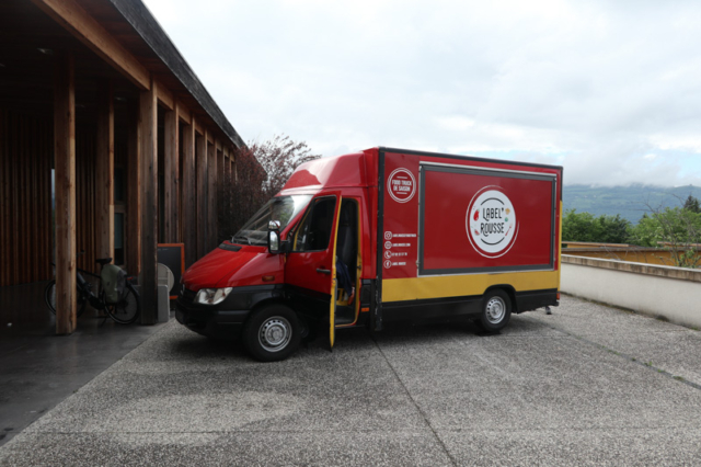 Mise en place du food truck Label'Rousse le vendredi matin