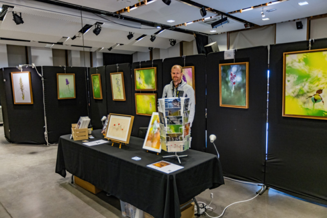 Cédric Séguin sur son stand "Rêves d’orchidées" (c) A. Herrault